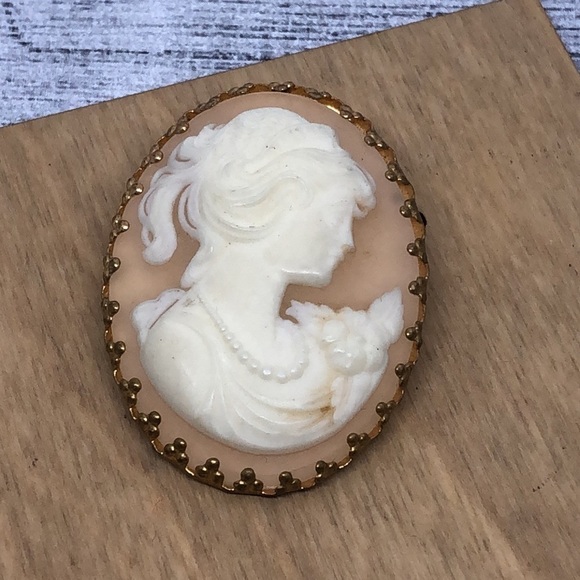 Vintage cameo scarf clip statement Victorian lady - Picture 2 of 5